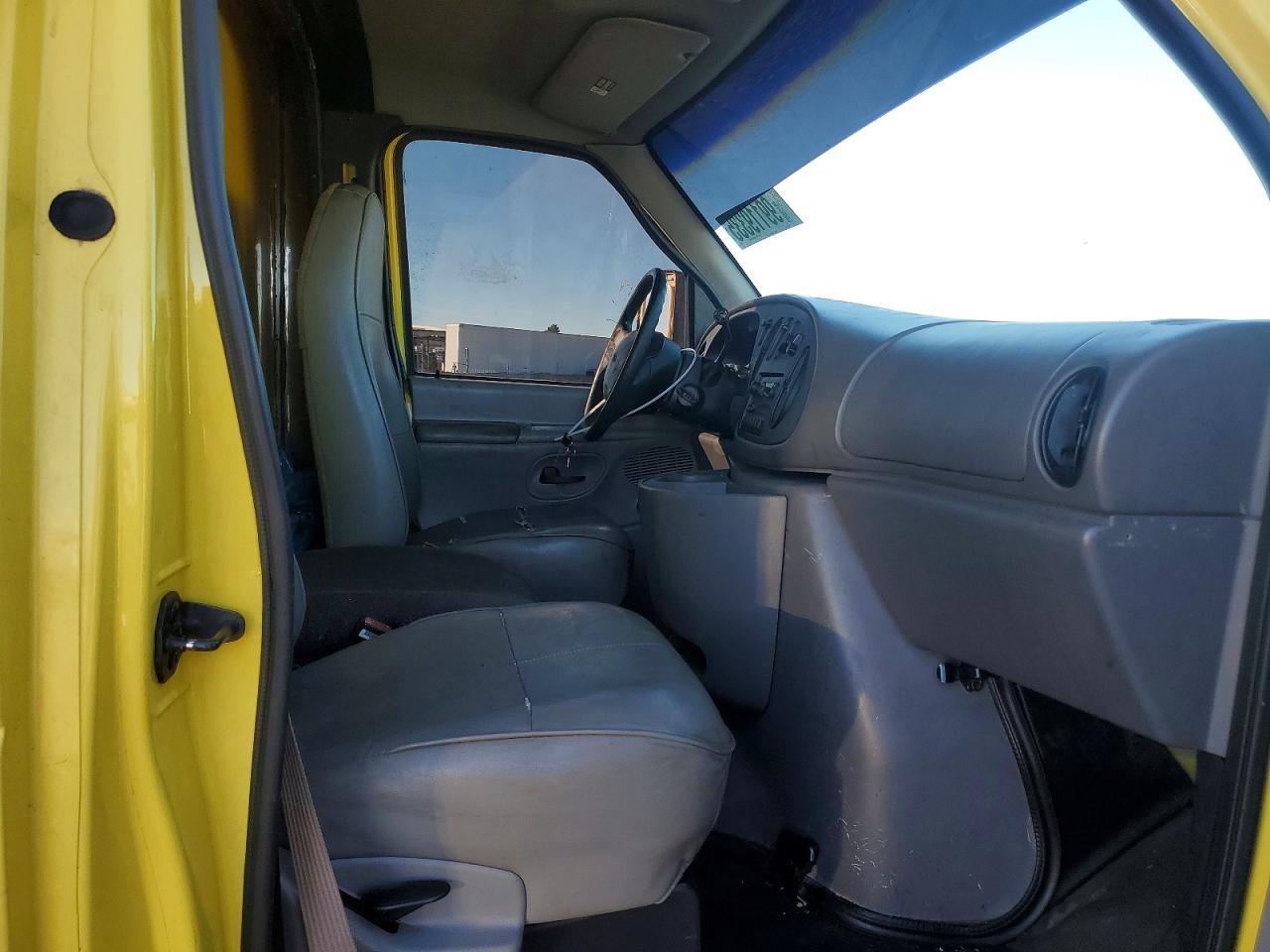1997 FORD E350 BOX TRUCK photo 11