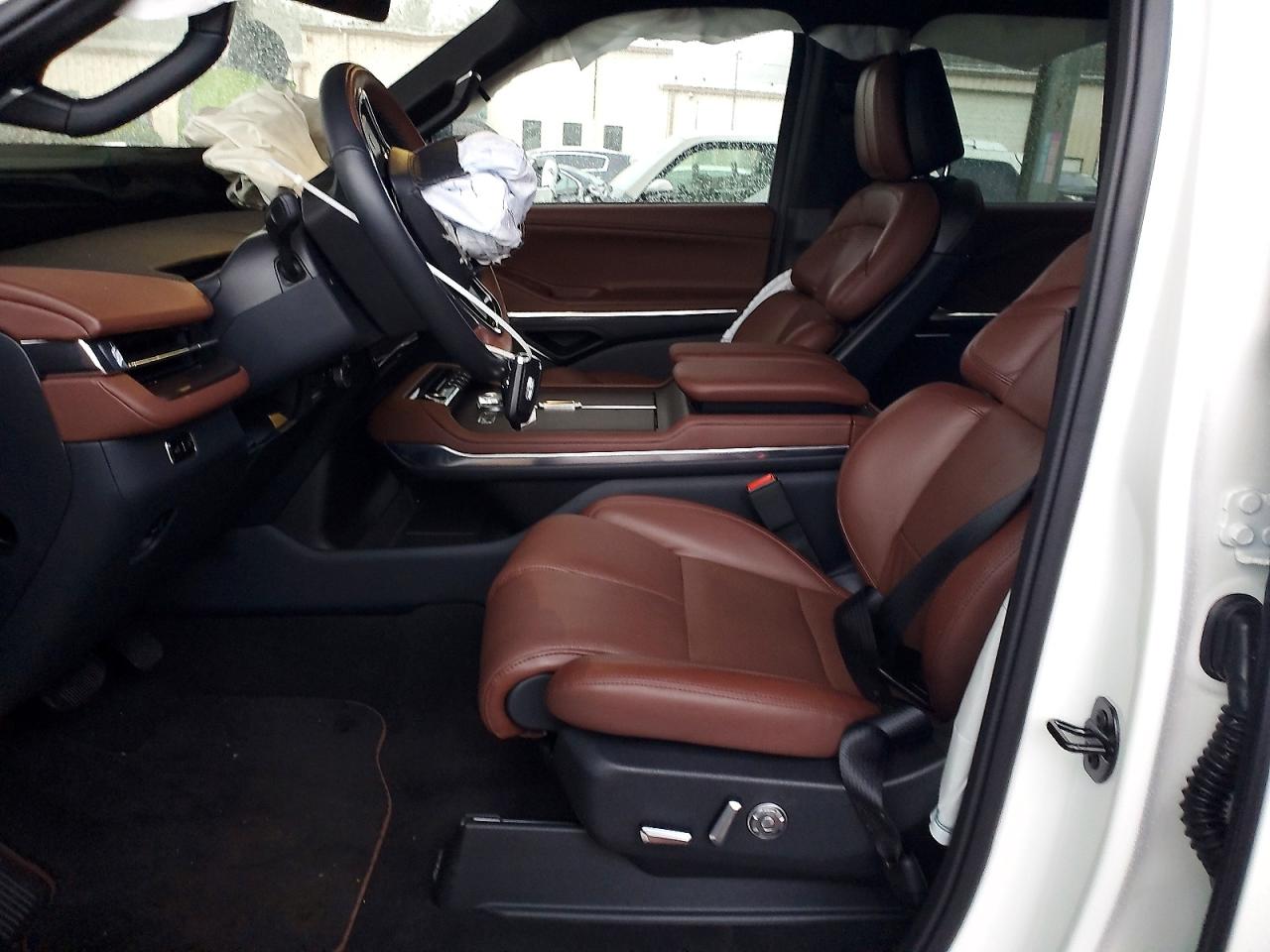 2025 LINCOLN NAVIGATOR RESERVE photo 13