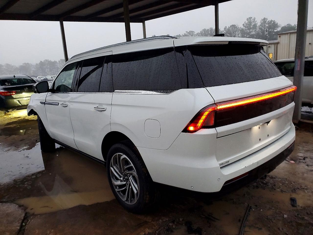 2025 LINCOLN NAVIGATOR RESERVE photo 3