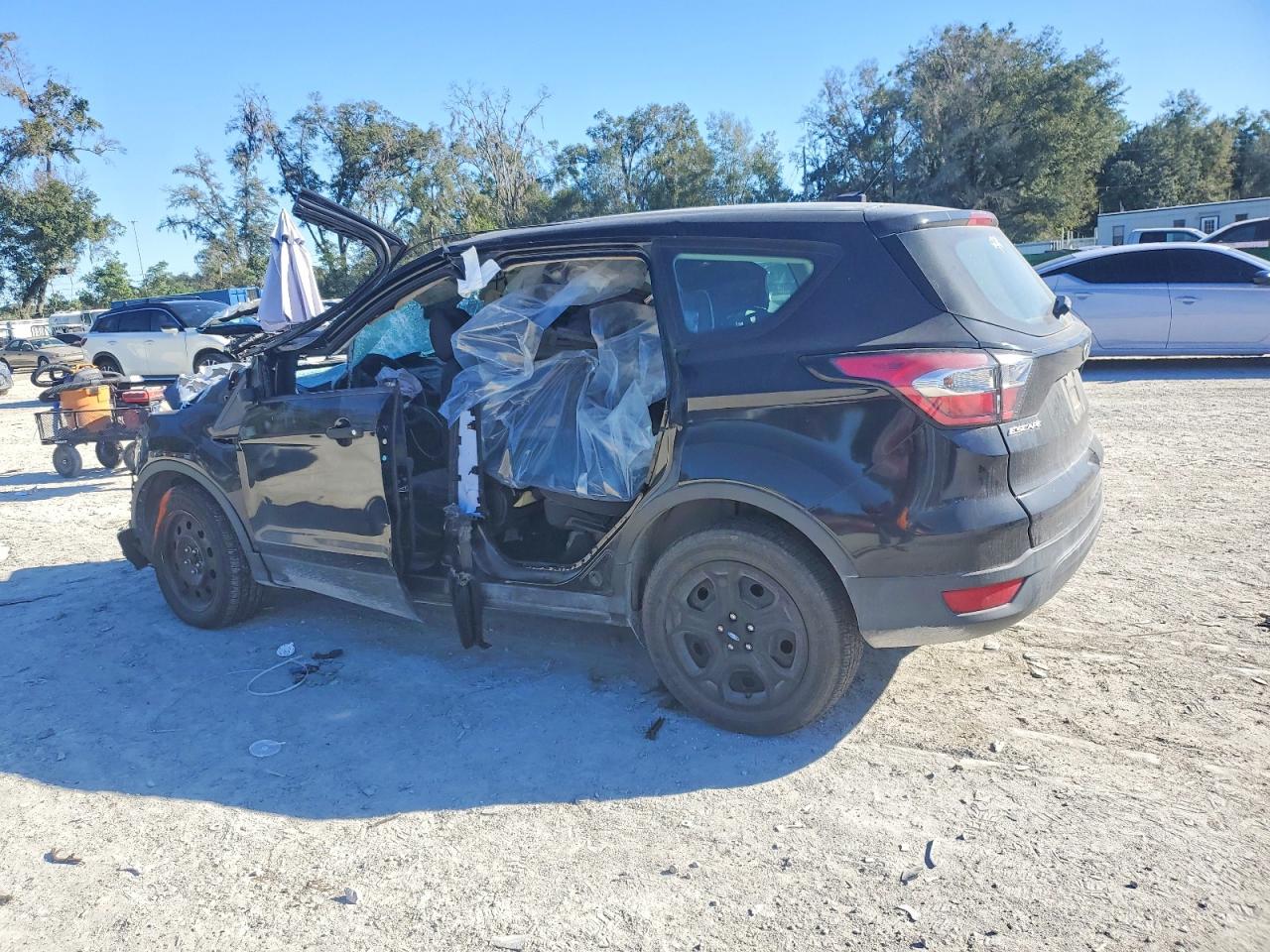 2017 FORD ESCAPE S photo 2