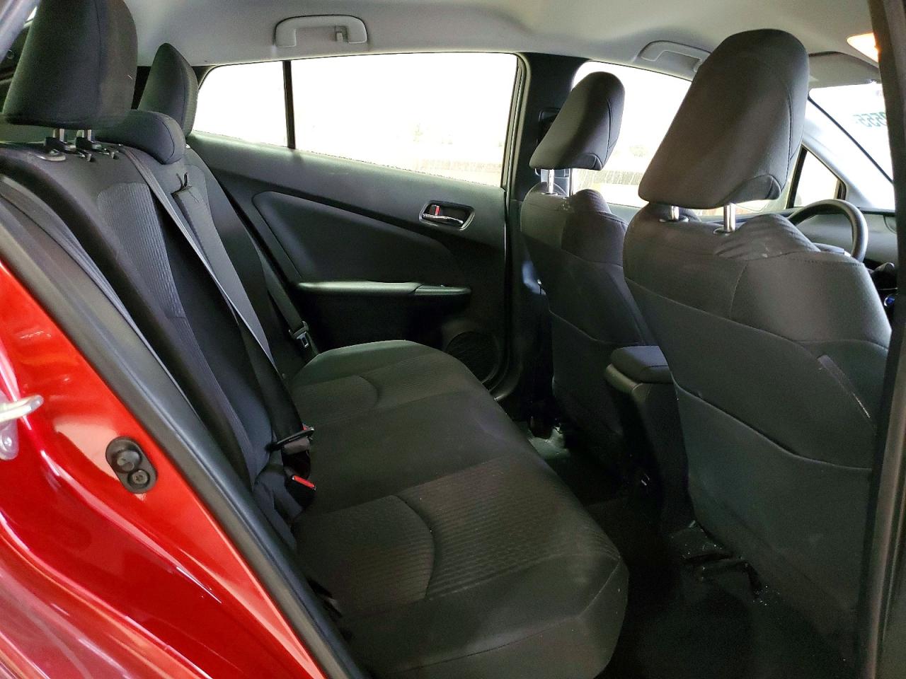 2016 TOYOTA PRIUS photo 10