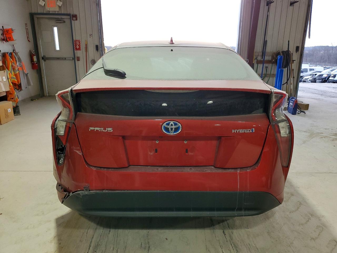 2016 TOYOTA PRIUS photo 6