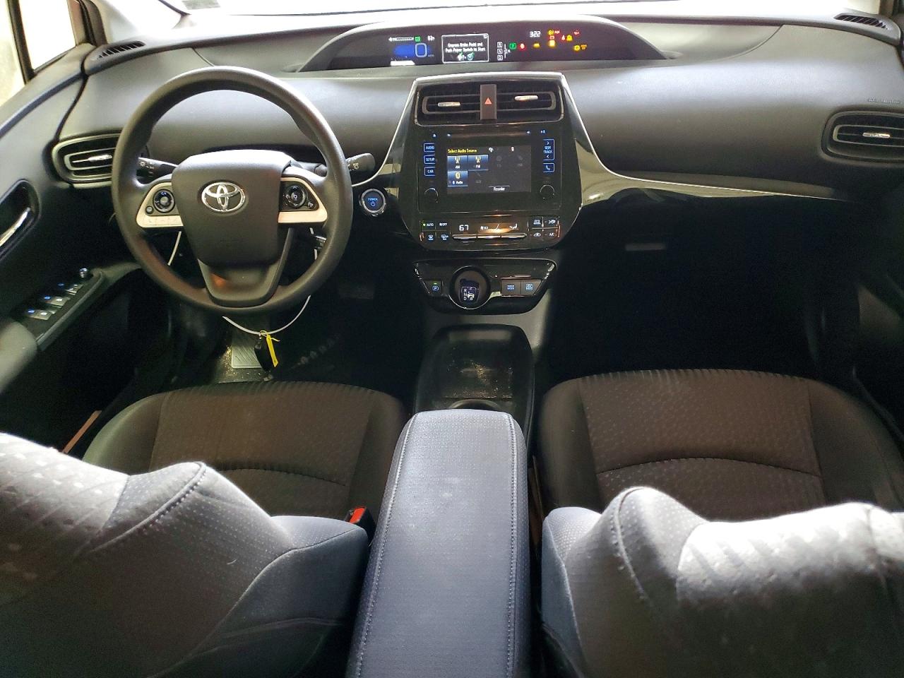 2016 TOYOTA PRIUS photo 8