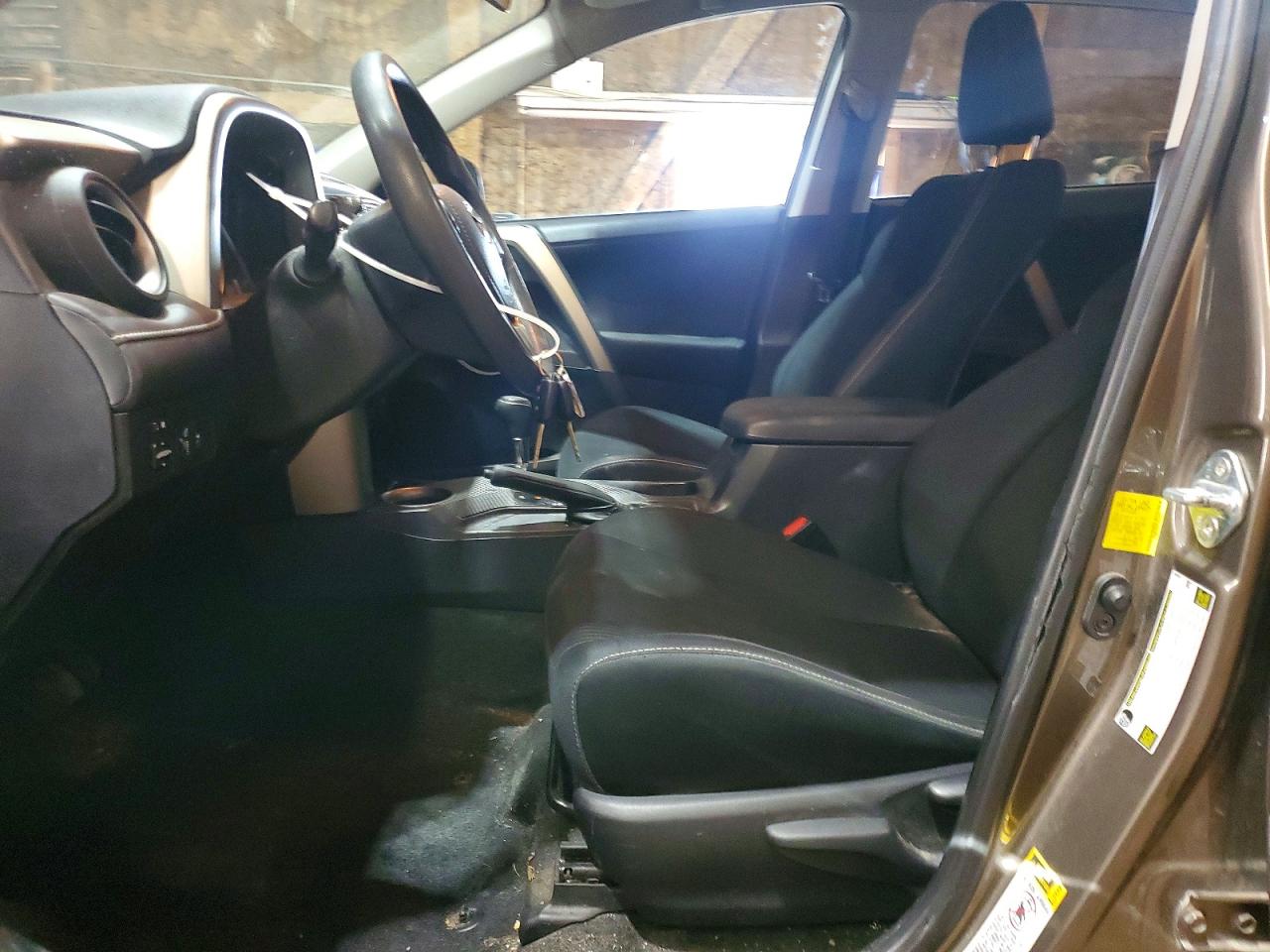 2015 TOYOTA RAV4 XLE photo 7