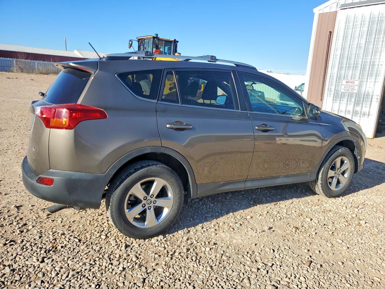 2015 TOYOTA RAV4 XLE photo 3