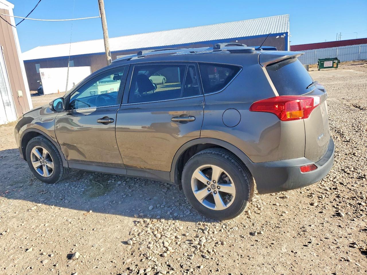 2015 TOYOTA RAV4 XLE photo 2