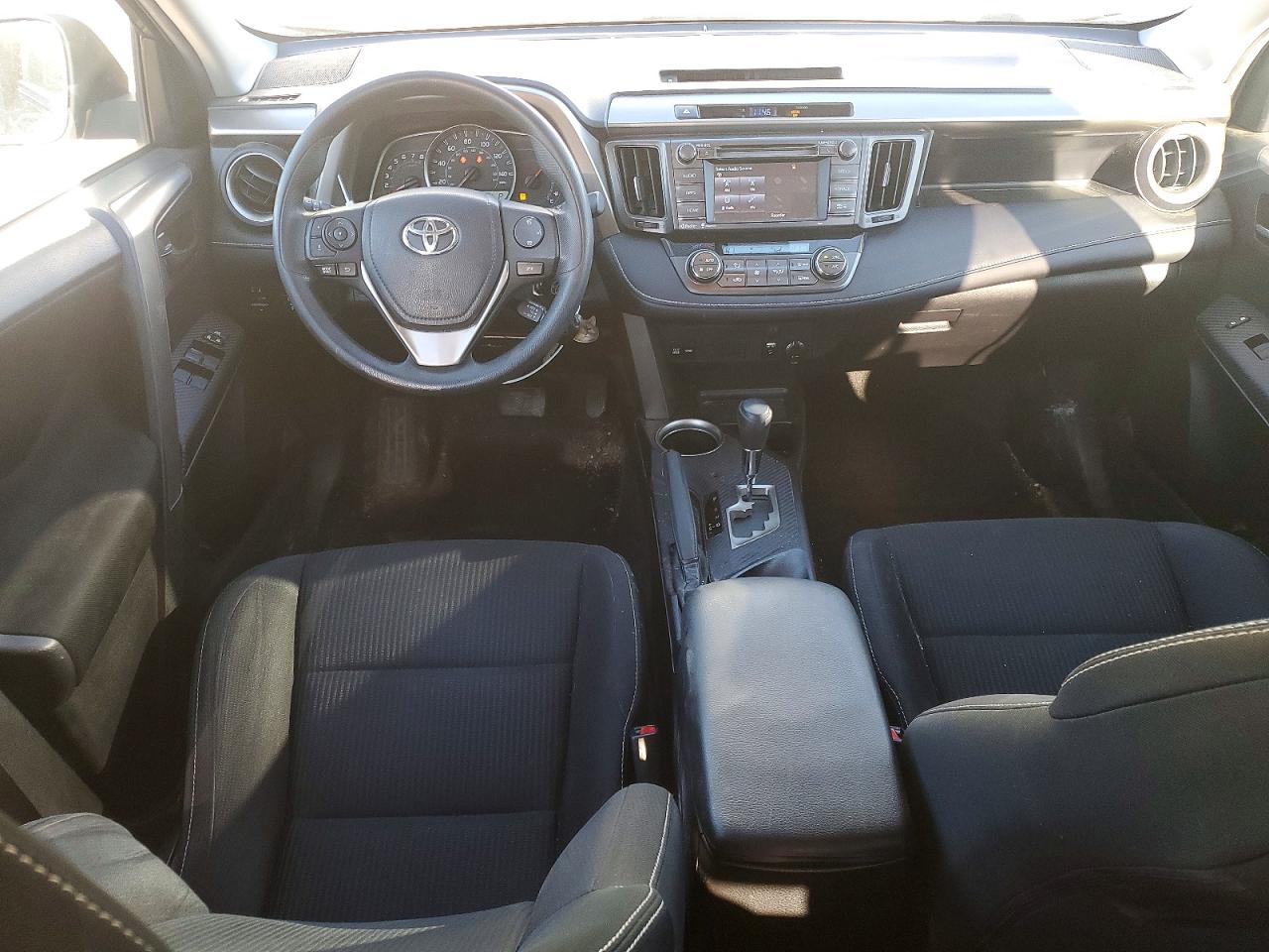2015 TOYOTA RAV4 XLE photo 8