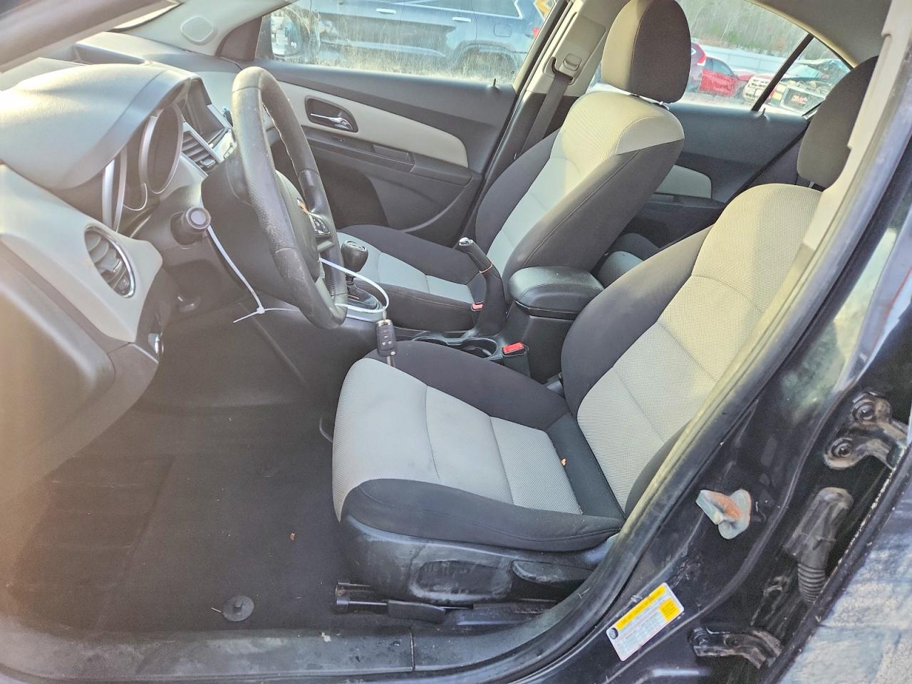 2013 CHEVROLET CRUZE LS photo 13