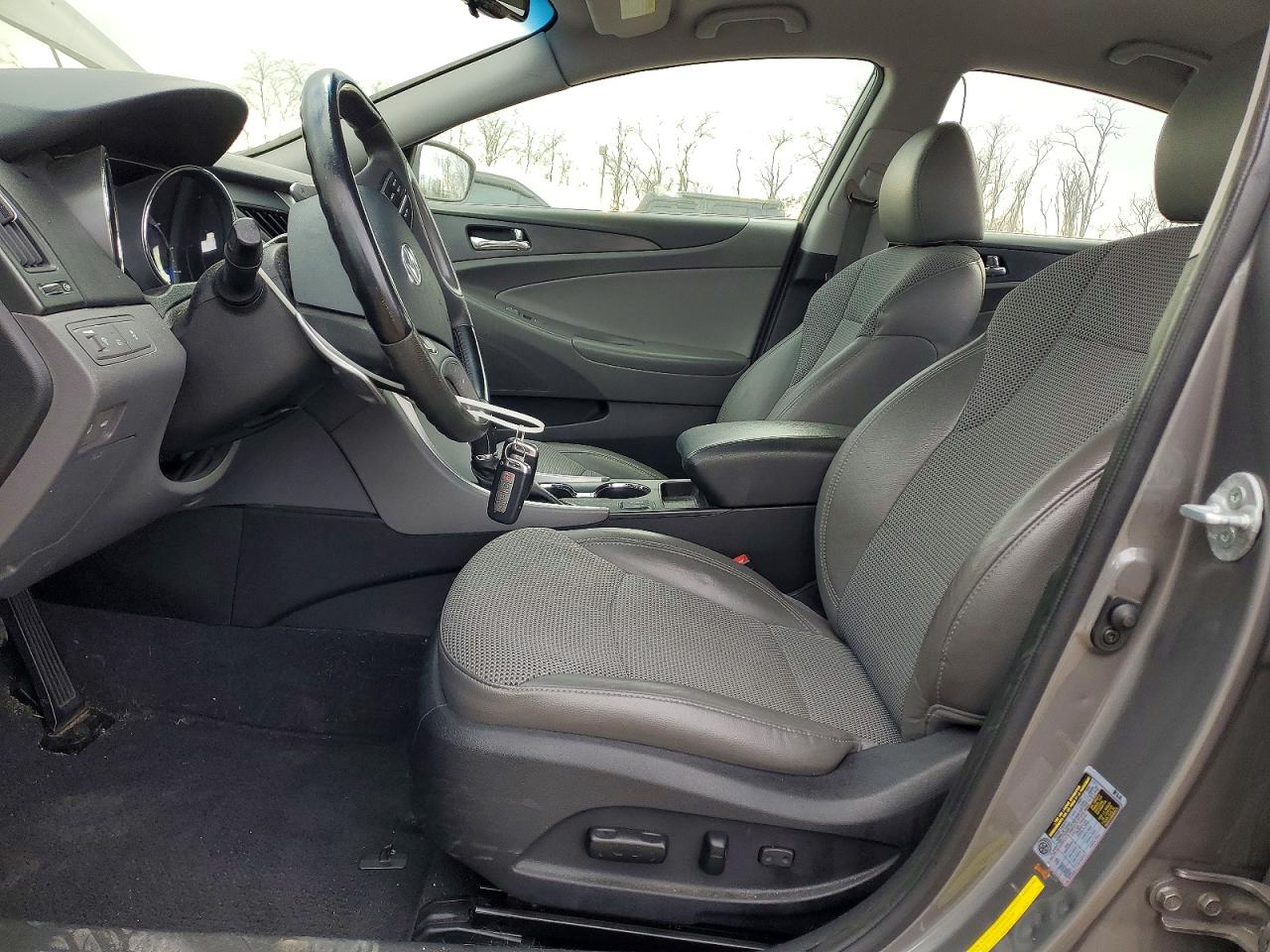 2013 HYUNDAI SONATA SE photo 7