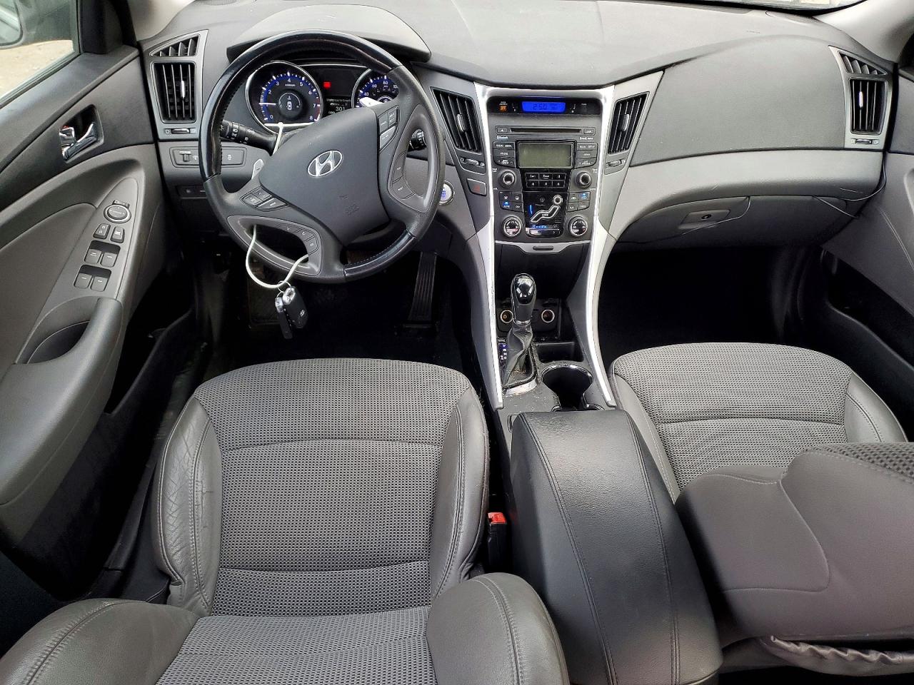 2013 HYUNDAI SONATA SE photo 8