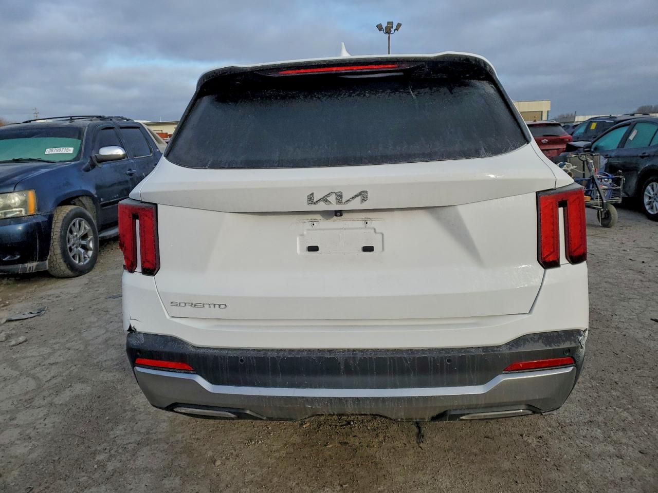 2024 KIA SORENTO S photo 6