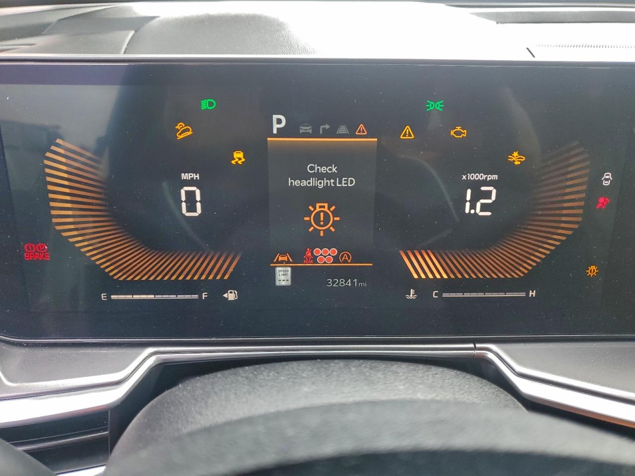2024 KIA SORENTO S photo 9