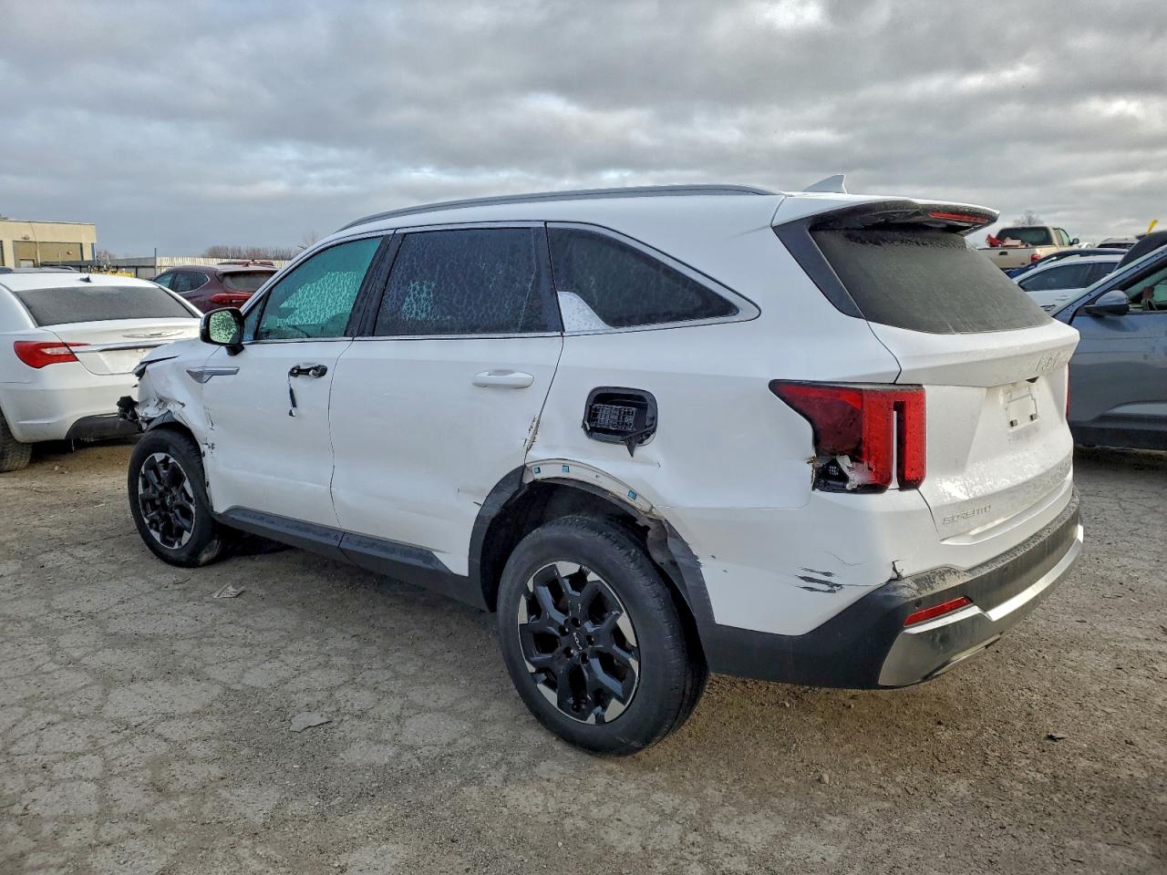 2024 KIA SORENTO S photo 2