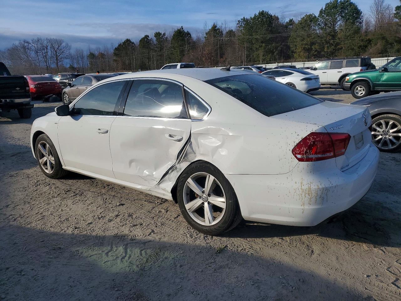 2014 VOLKSWAGEN PASSAT S photo 2
