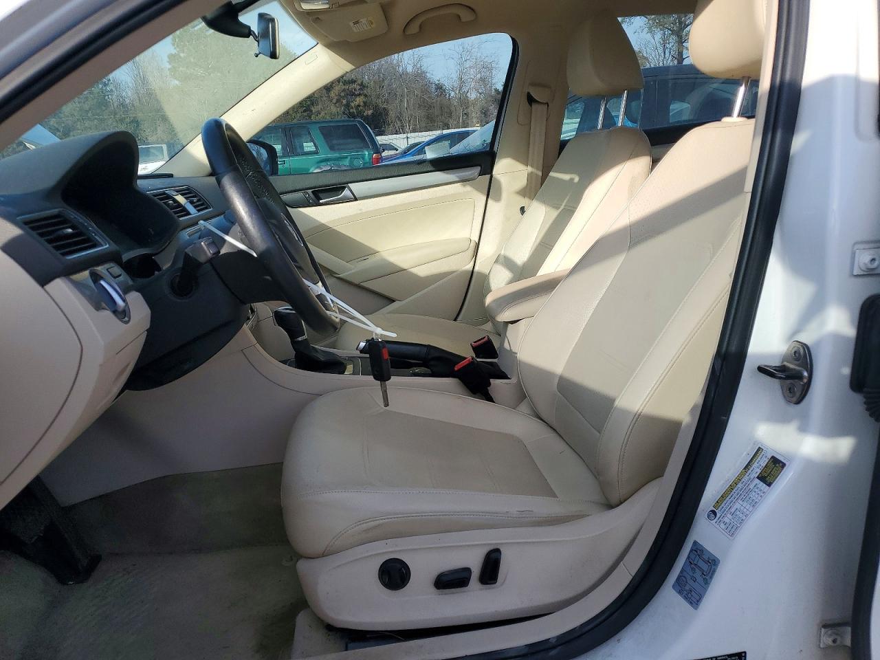 2014 VOLKSWAGEN PASSAT S photo 7