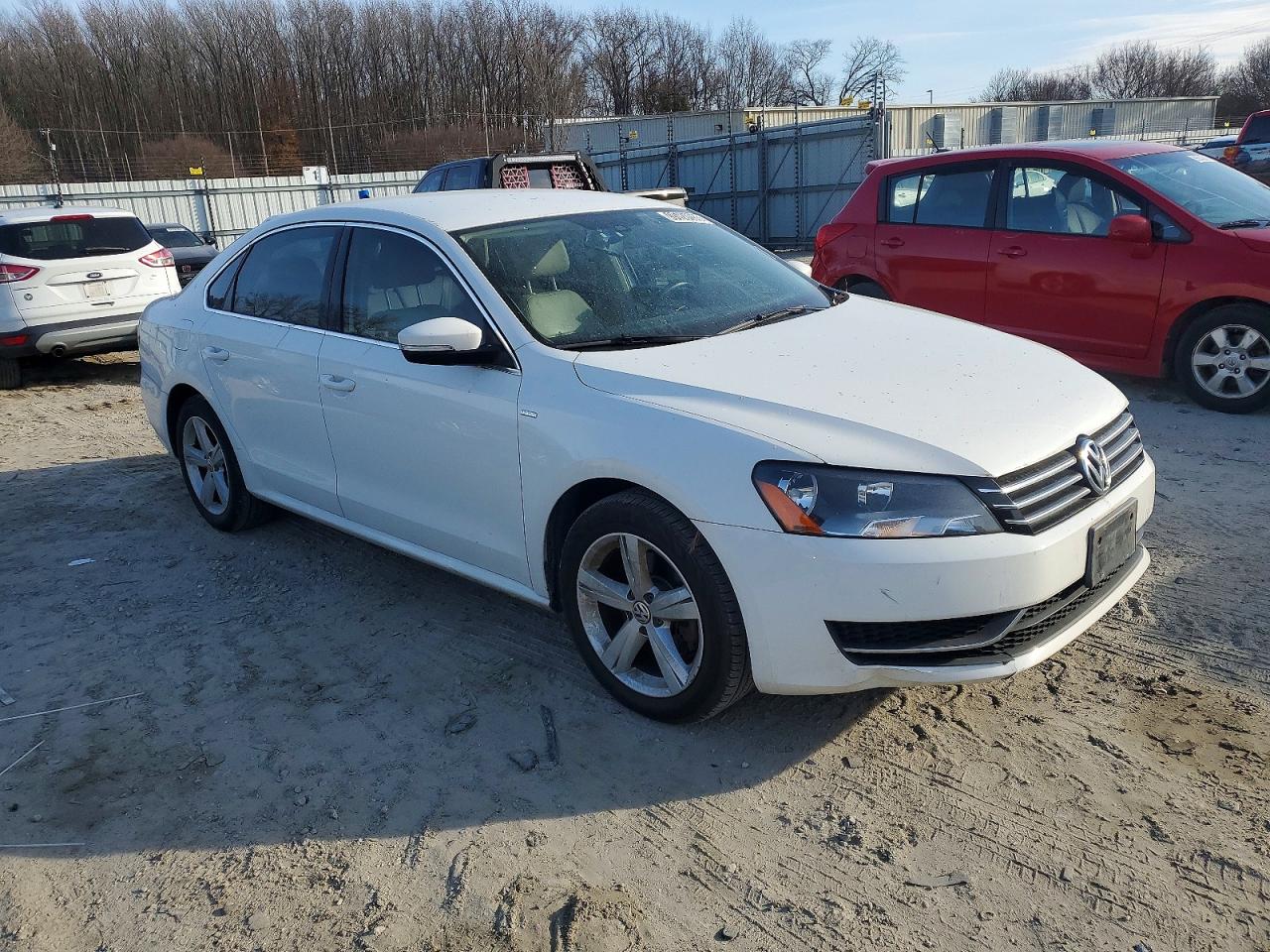 2014 VOLKSWAGEN PASSAT S photo 4