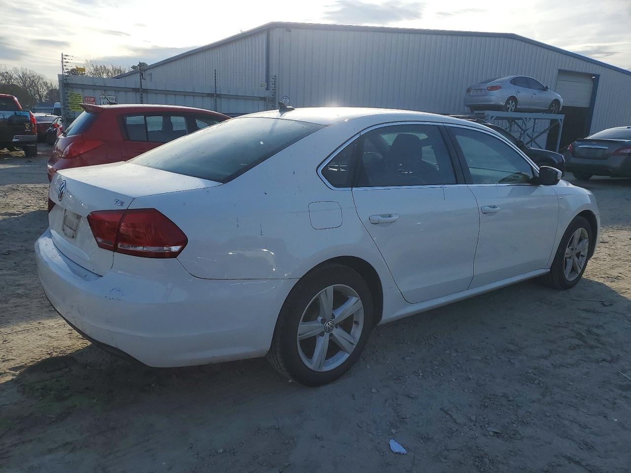 2014 VOLKSWAGEN PASSAT S photo 3
