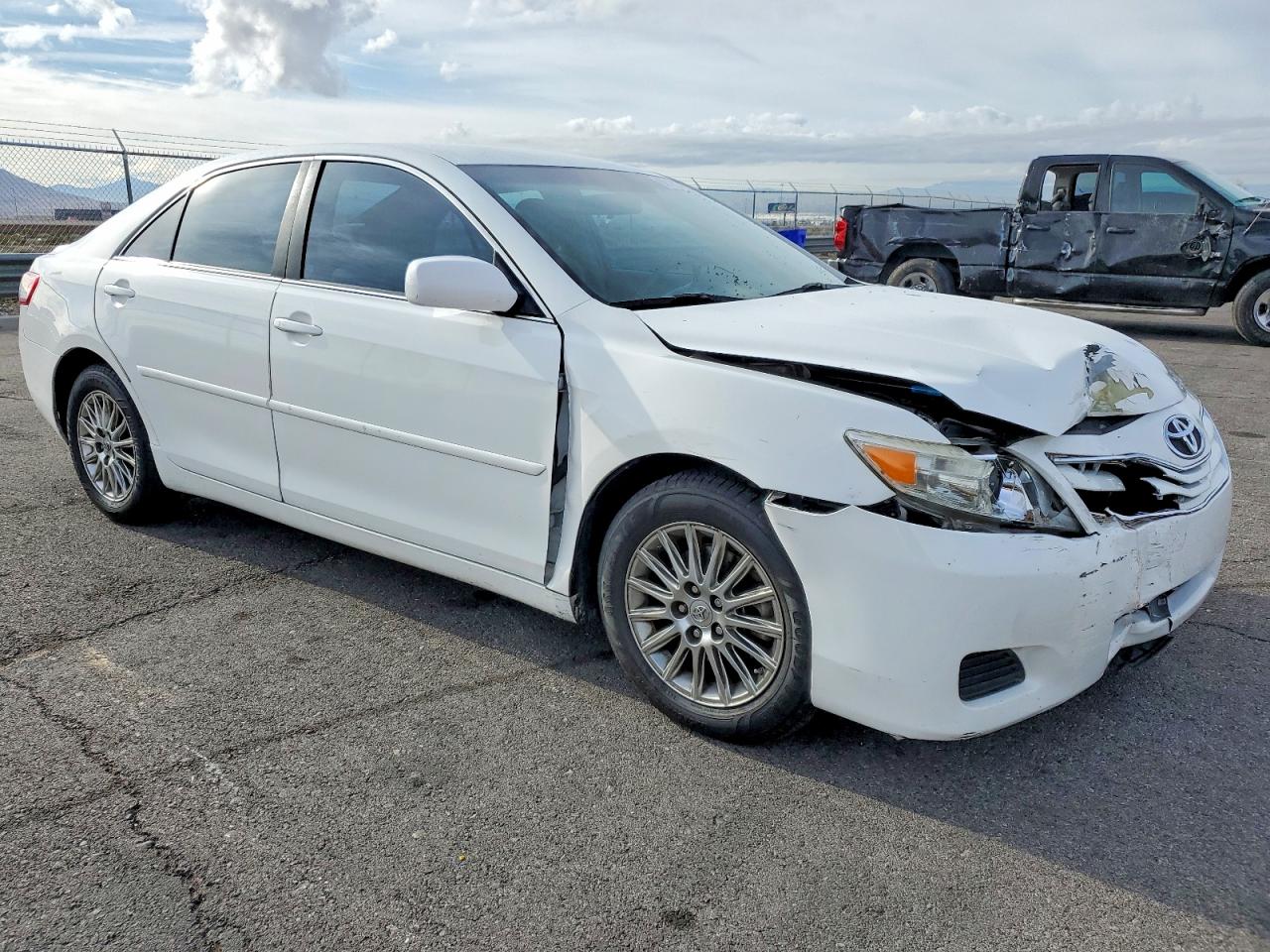 2010 TOYOTA CAMRY BASE photo 4