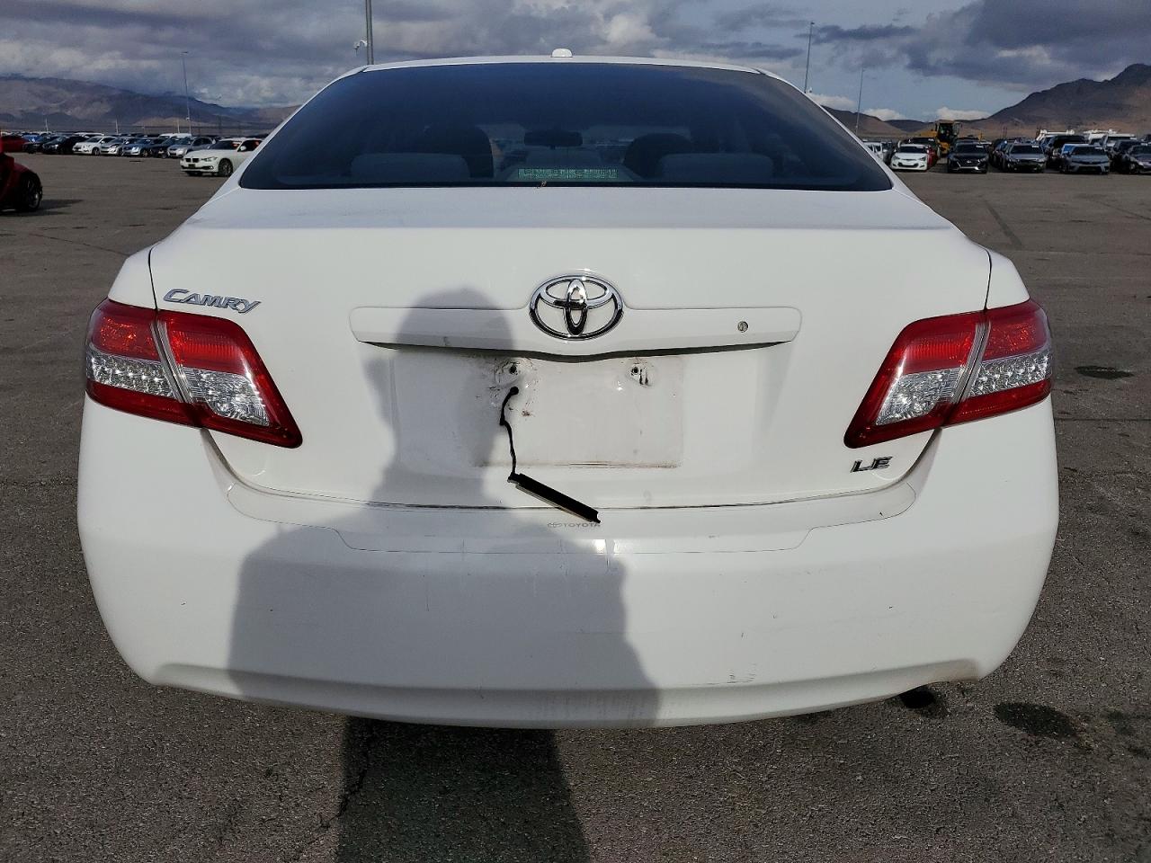 2010 TOYOTA CAMRY BASE photo 6
