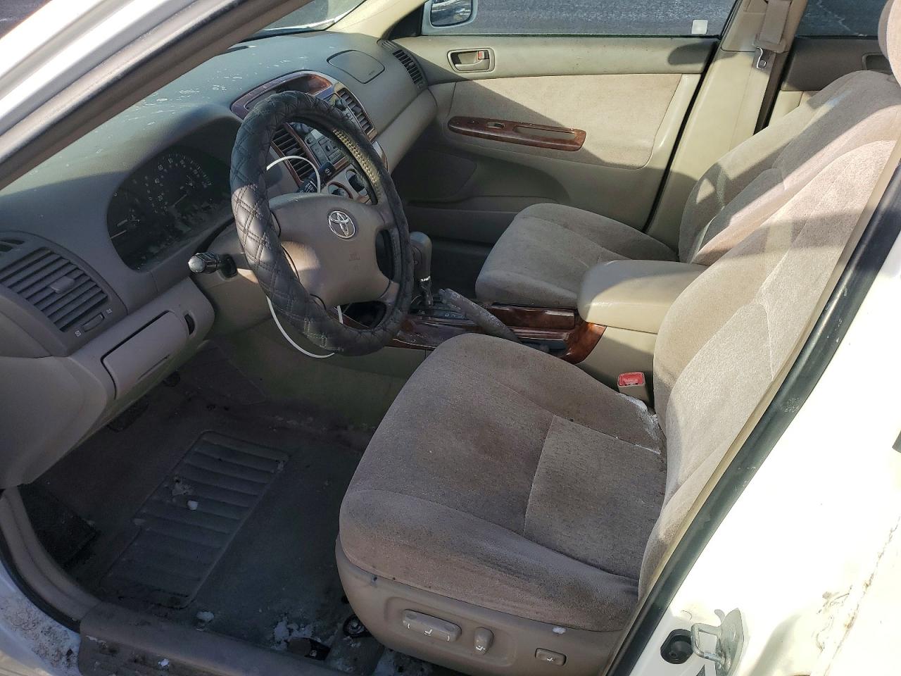 2004 TOYOTA CAMRY LE photo 7