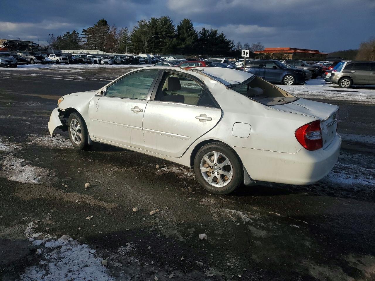 2004 TOYOTA CAMRY LE photo 2