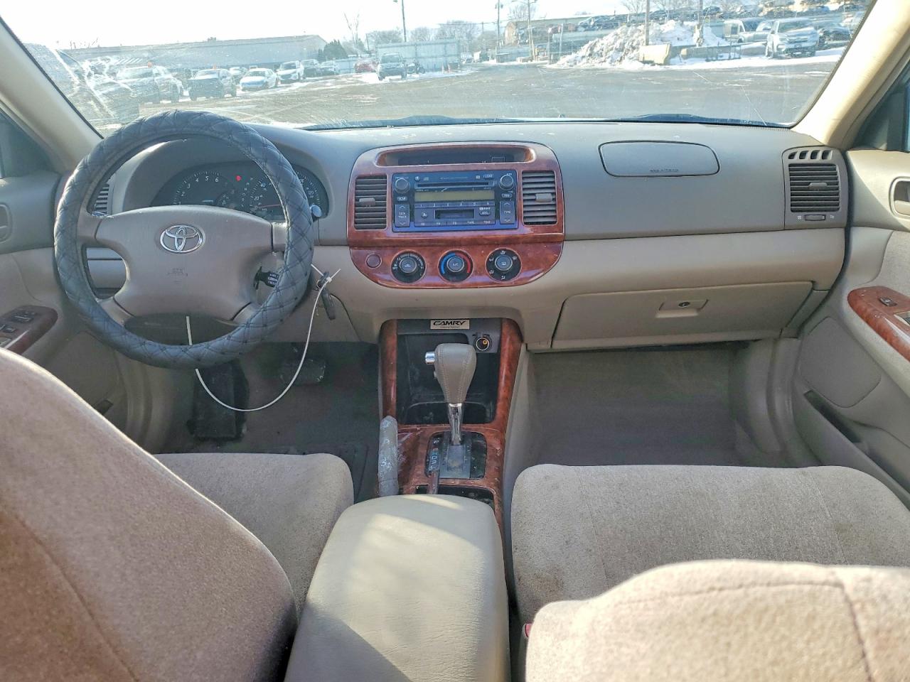 2004 TOYOTA CAMRY LE photo 8