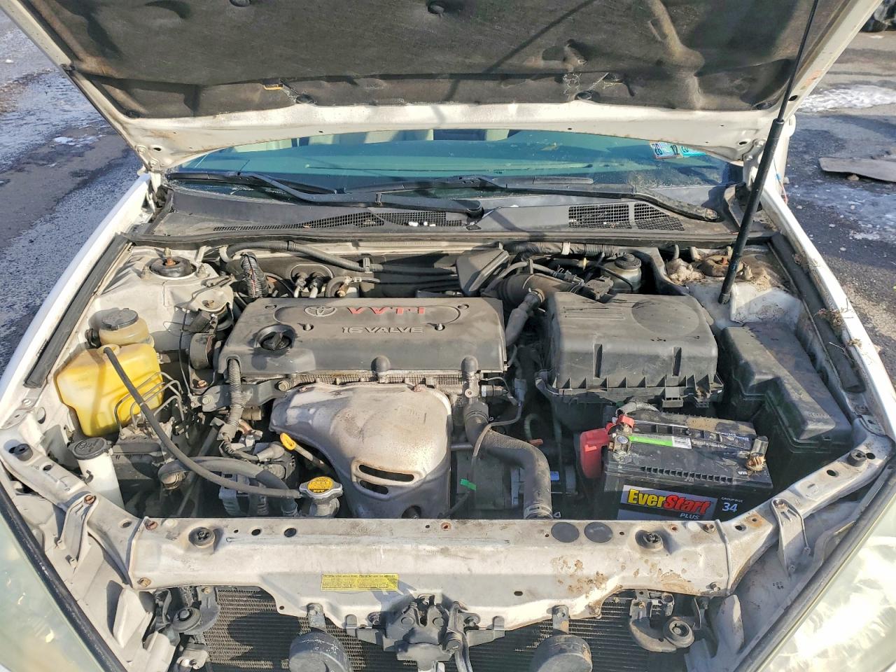 2004 TOYOTA CAMRY LE photo 11