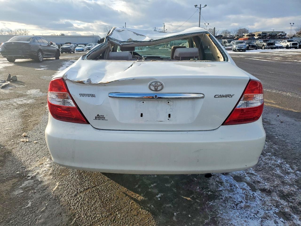 2004 TOYOTA CAMRY LE photo 6