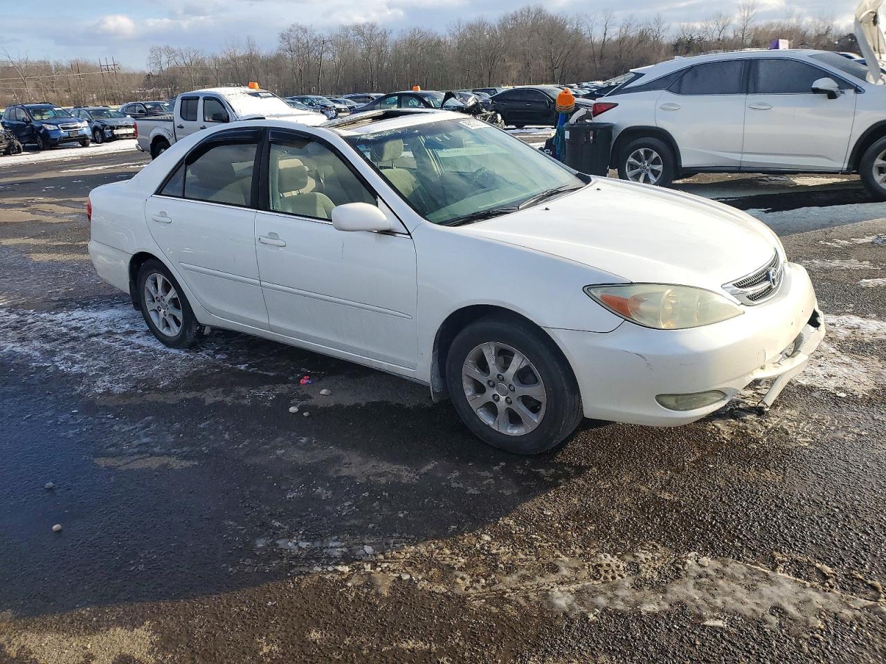 2004 TOYOTA CAMRY LE photo 4