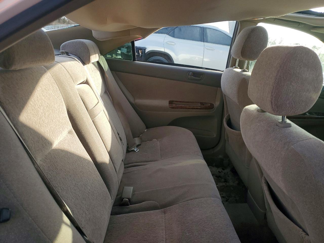 2004 TOYOTA CAMRY LE photo 10