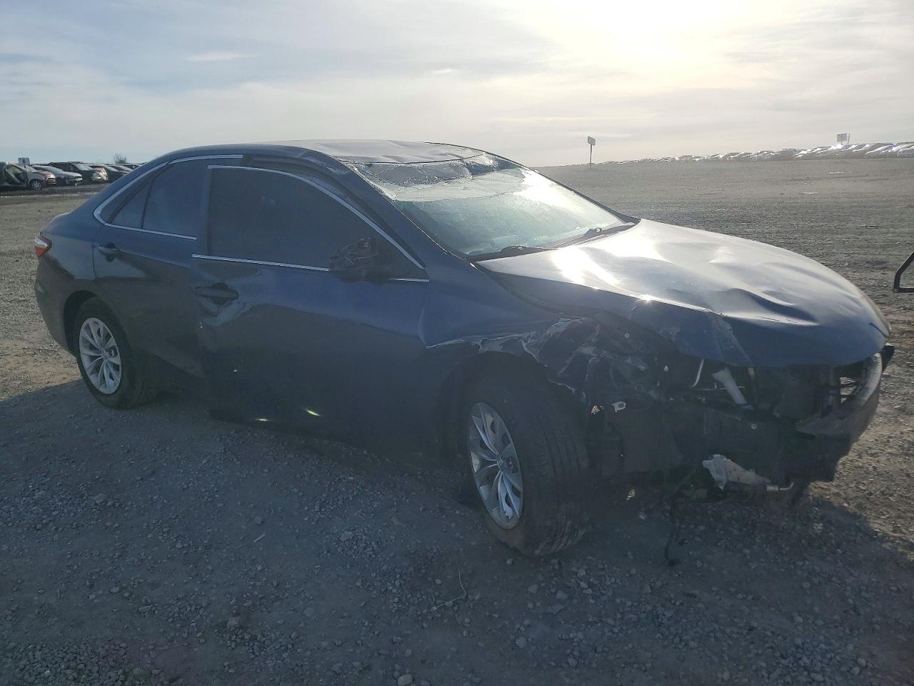2015 TOYOTA CAMRY LE photo 4
