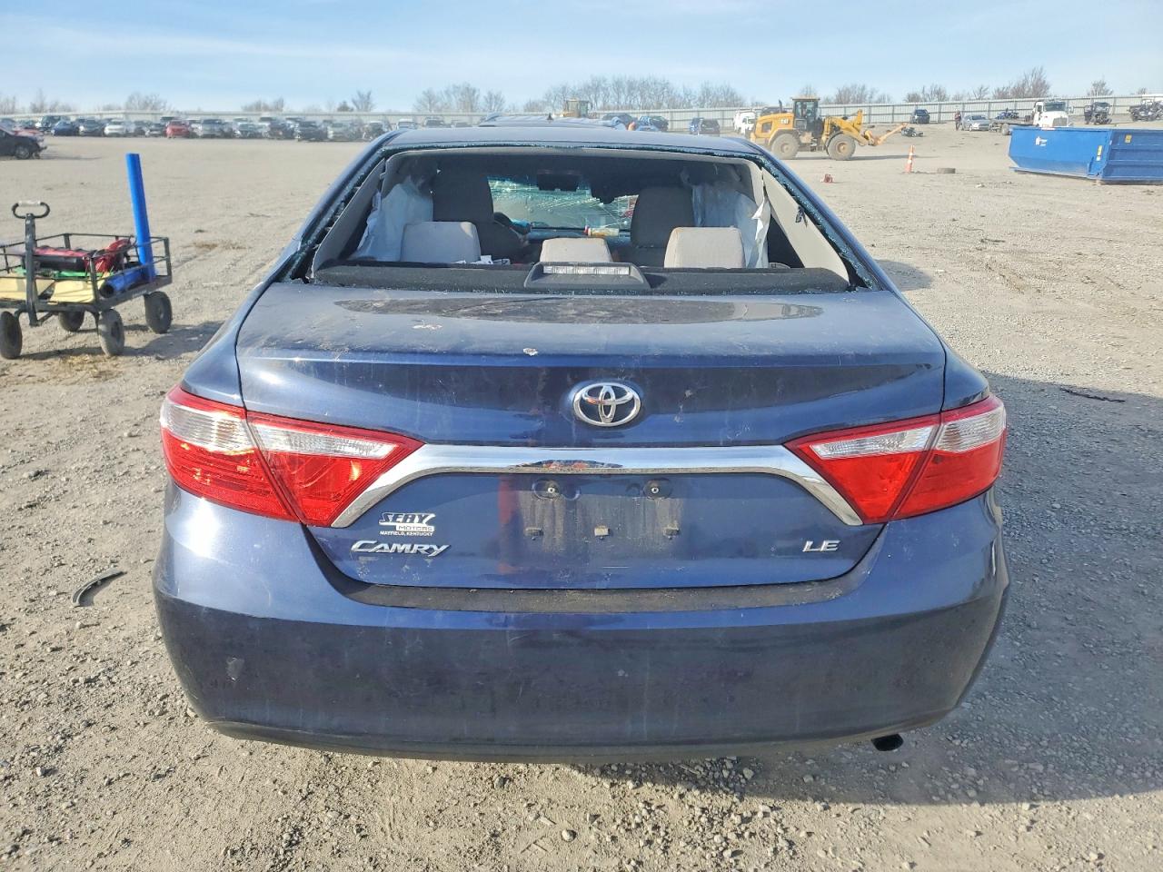2015 TOYOTA CAMRY LE photo 6