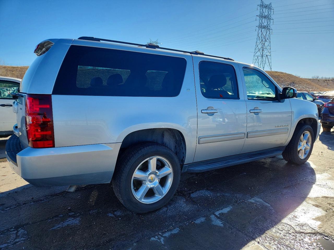 2013 CHEVROLET SUBURBAN K1500 LT photo 3