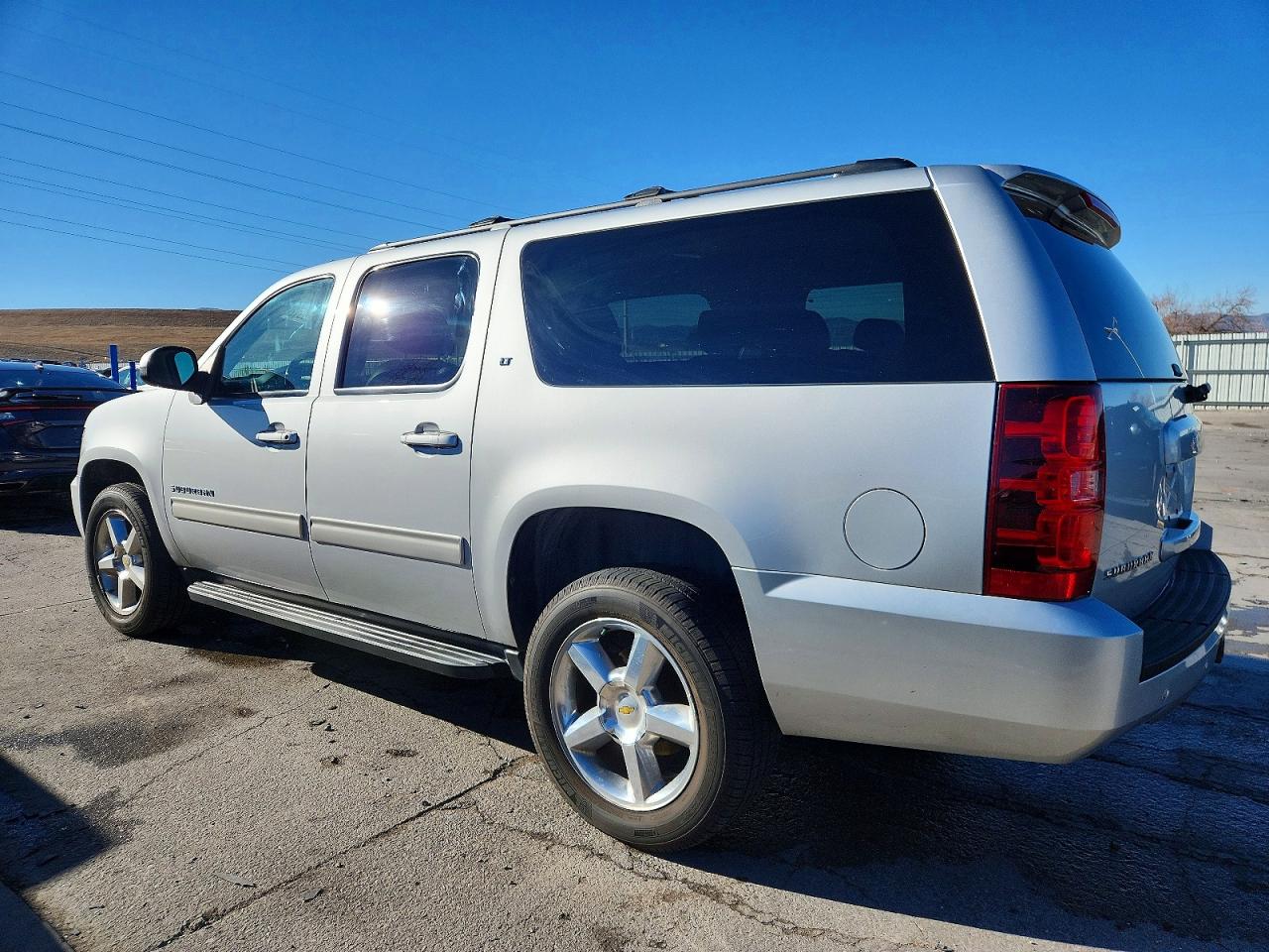 2013 CHEVROLET SUBURBAN K1500 LT photo 2