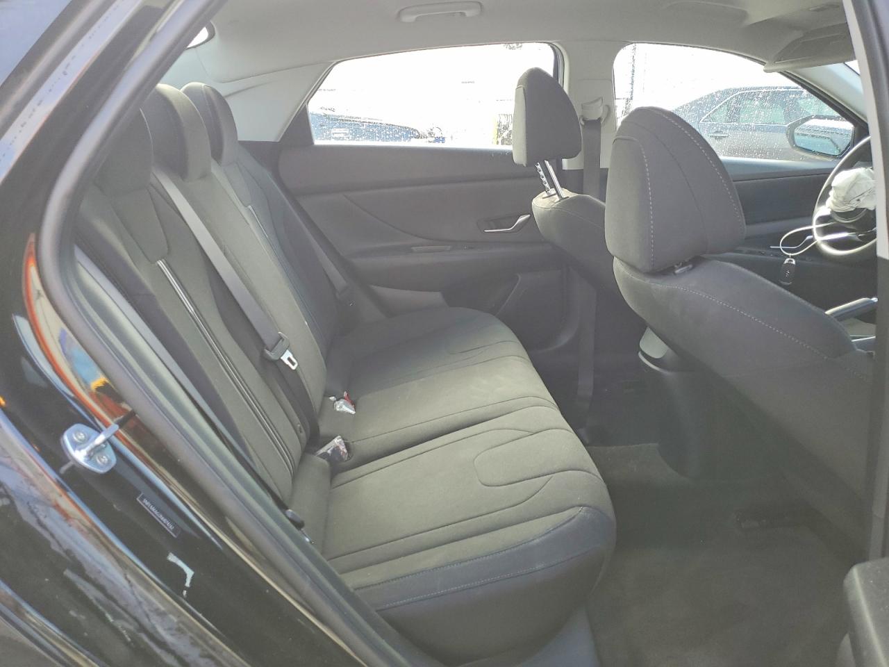 2022 HYUNDAI ELANTRA SEL photo 10