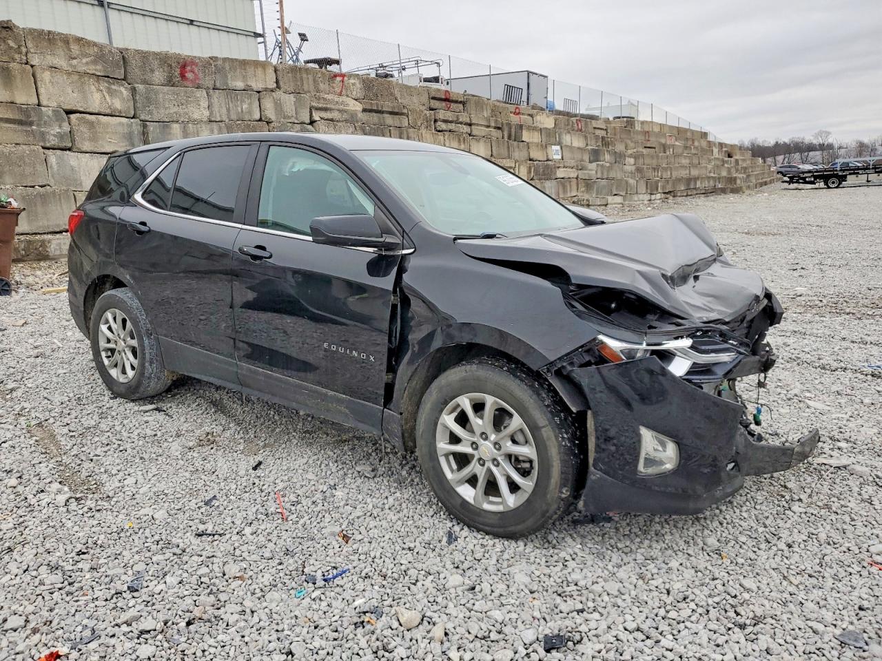 2021 CHEVROLET EQUINOX LT photo 4