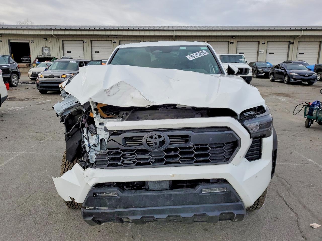 2025 TOYOTA TACOMA DOUBLE CAB photo 5