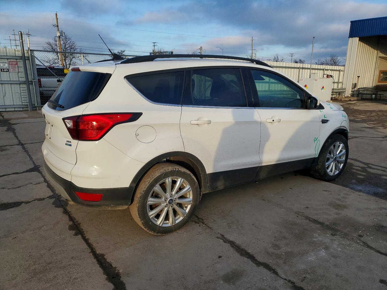 2019 FORD ESCAPE SEL photo 3
