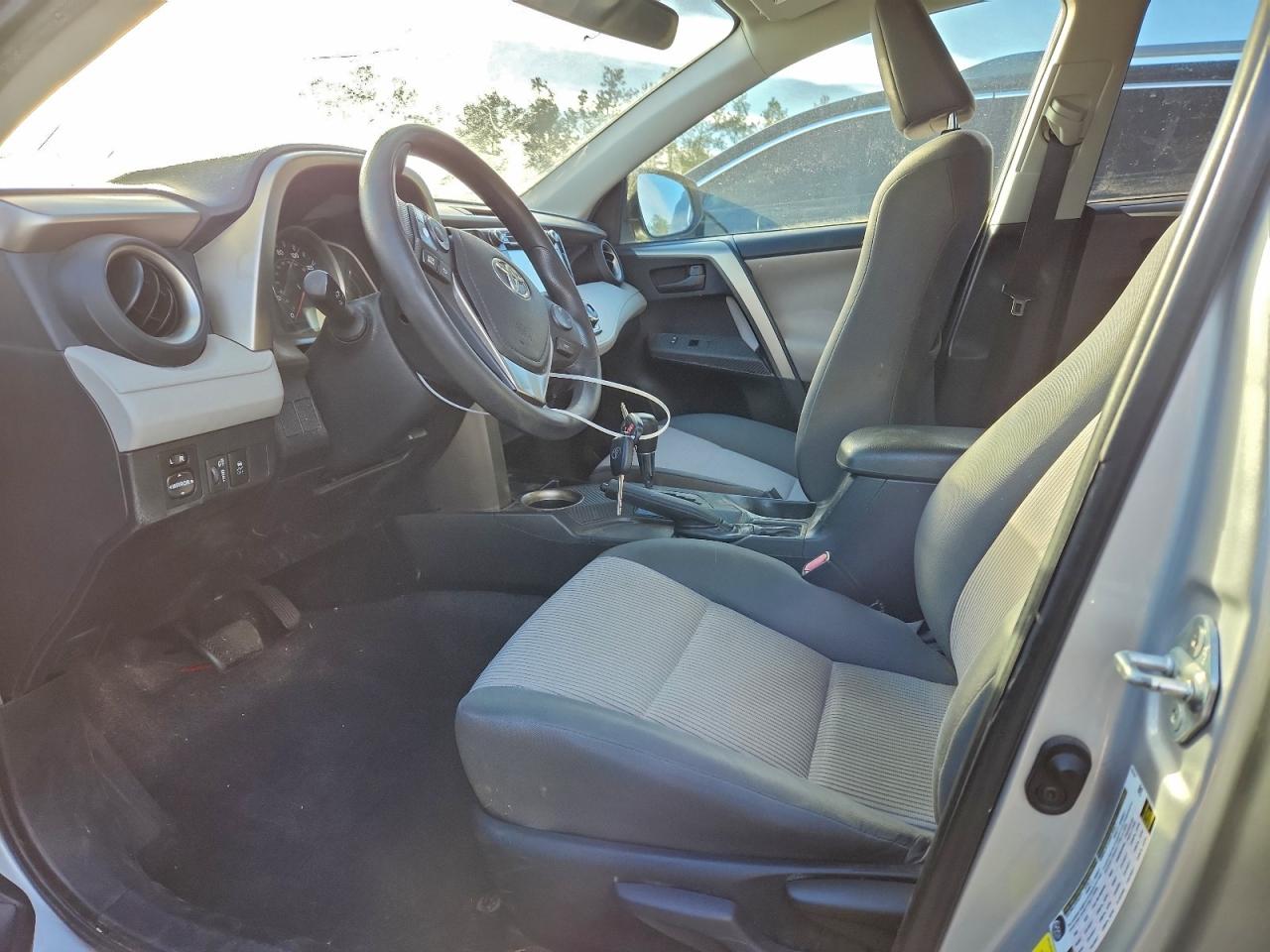 2015 TOYOTA RAV4 LE photo 7
