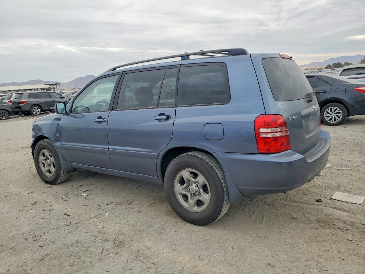 2003 TOYOTA HIGHLANDER photo 2