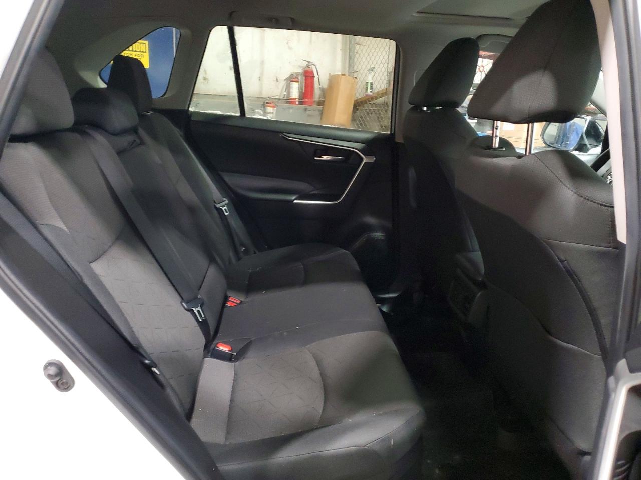 2024 TOYOTA RAV4 XLE photo 21