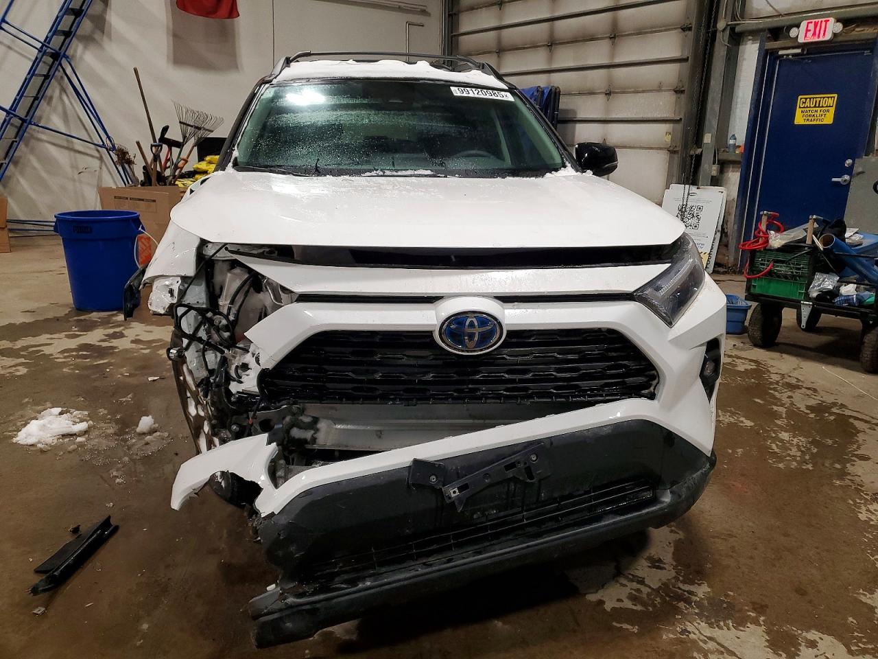 2024 TOYOTA RAV4 XLE photo 9