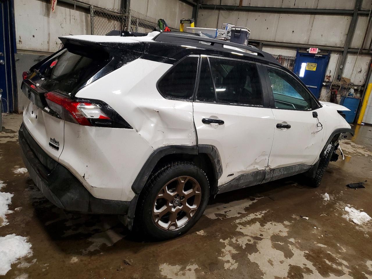 2024 TOYOTA RAV4 XLE photo 5