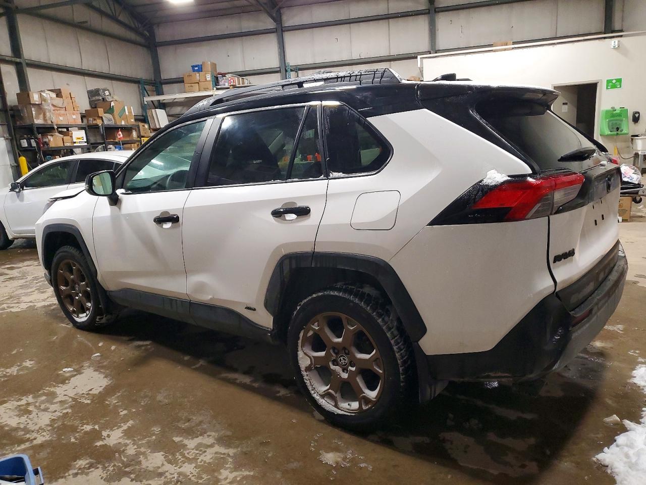 2024 TOYOTA RAV4 XLE photo 3
