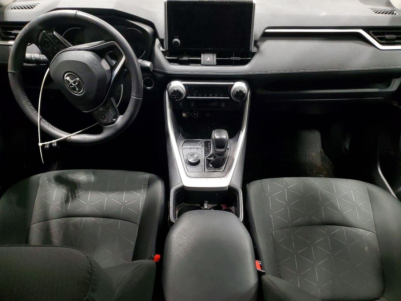 2024 TOYOTA RAV4 XLE photo 15