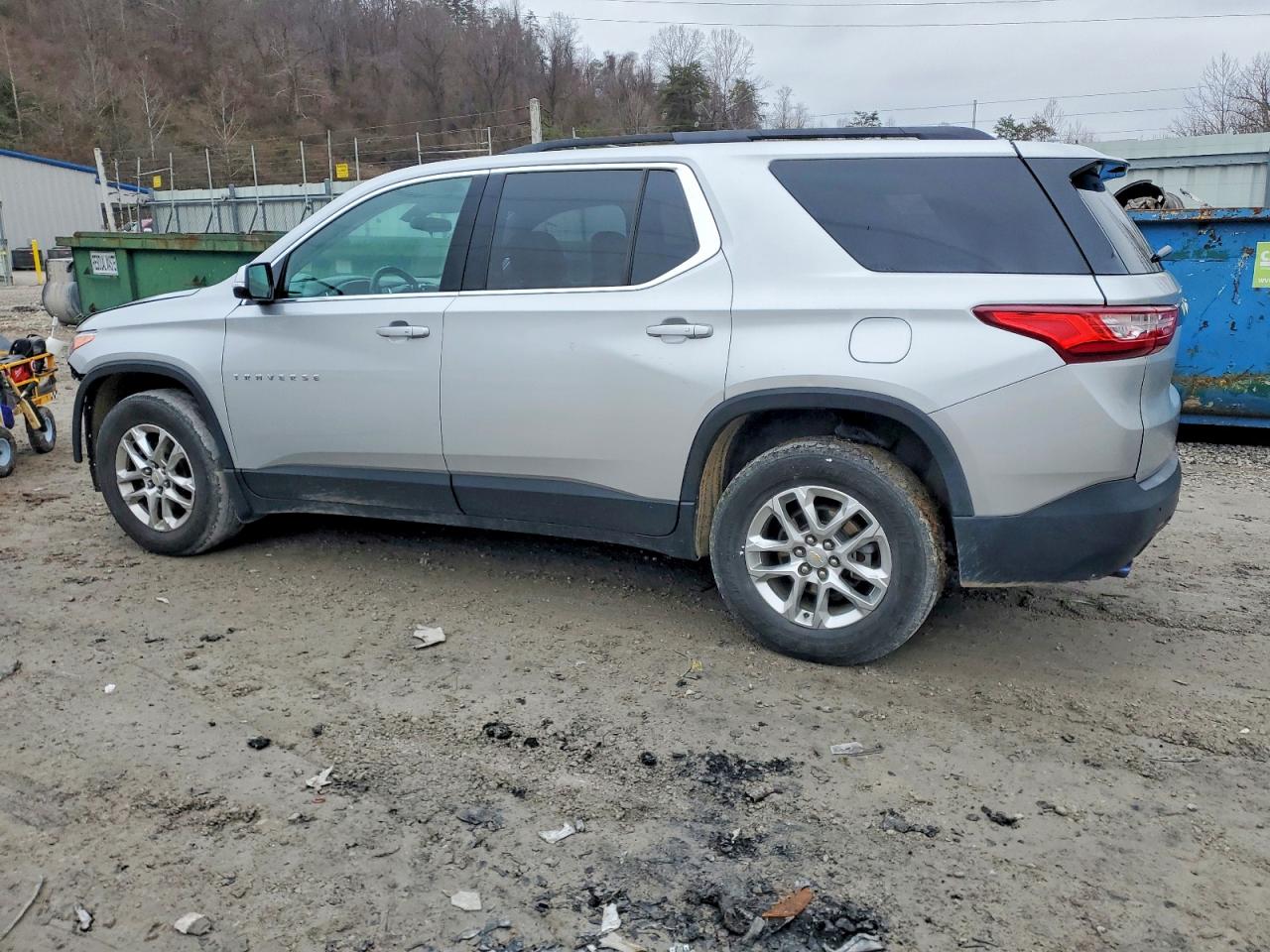 2019 CHEVROLET TRAVERSE LT photo 2