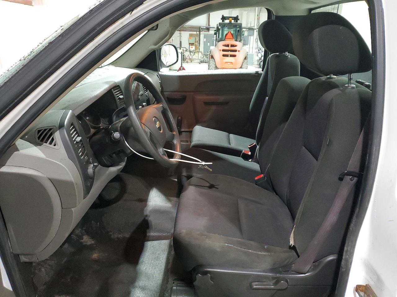 2010 CHEVROLET SILVERADO C1500 photo 7