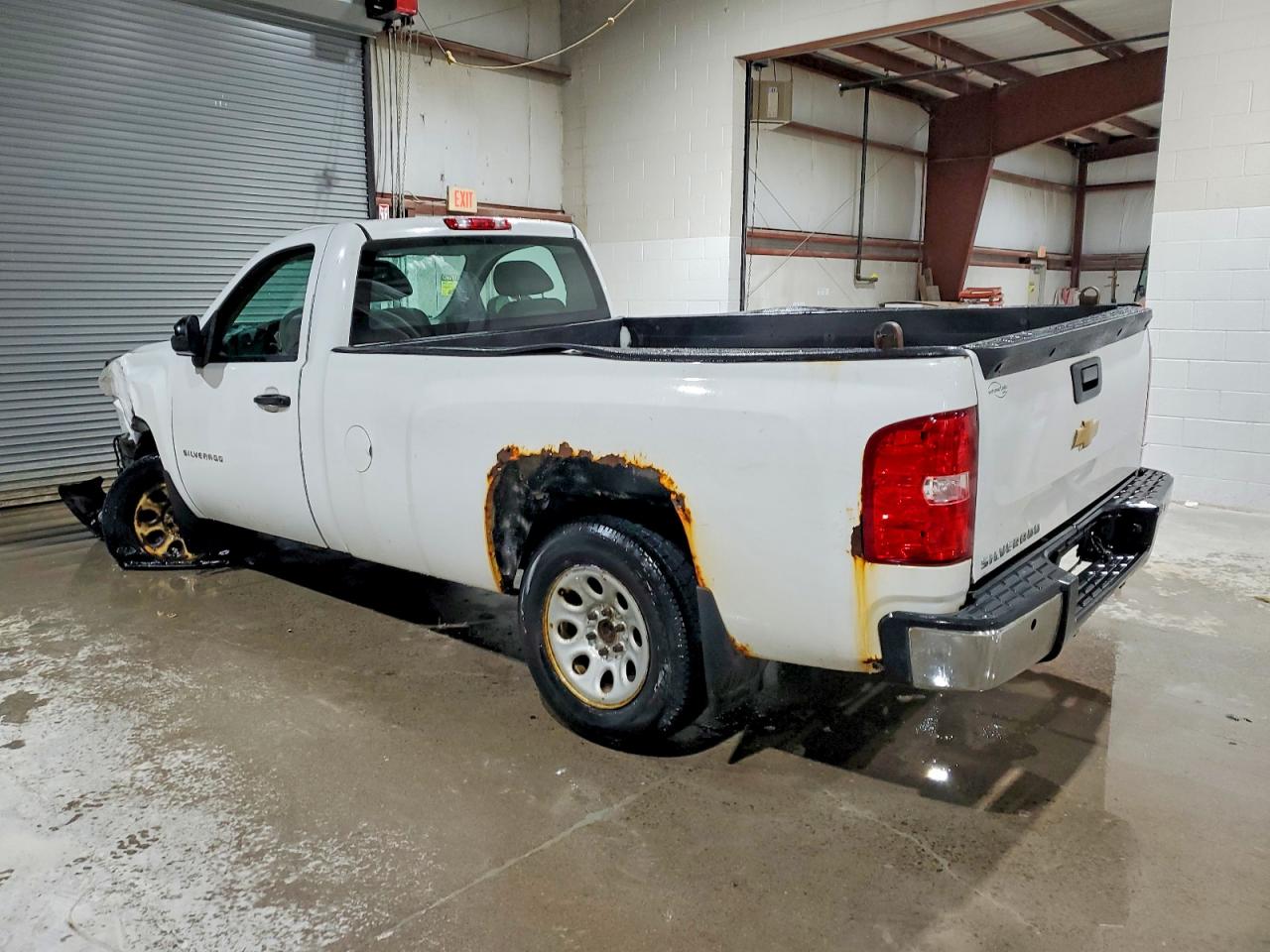 2010 CHEVROLET SILVERADO C1500 photo 2