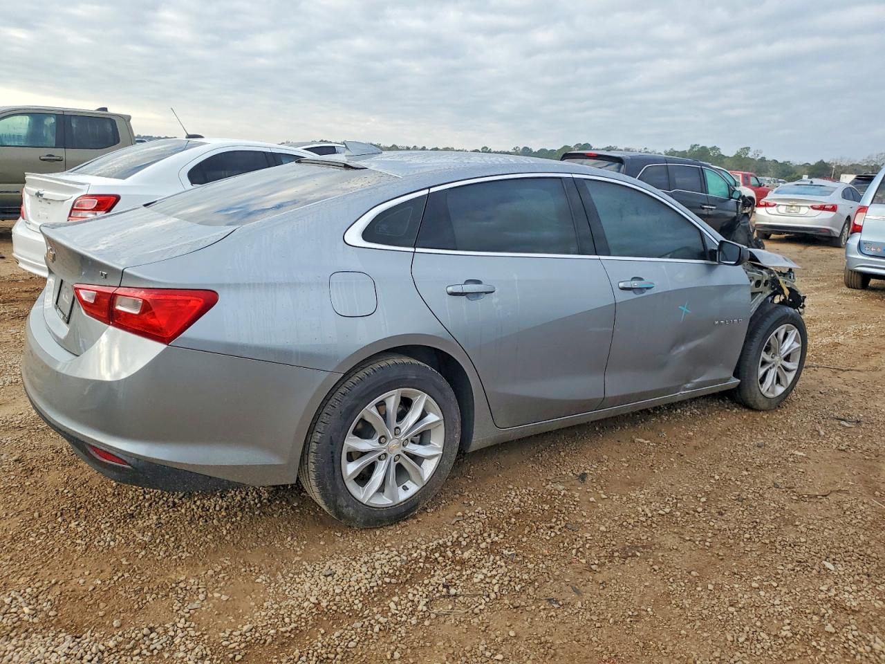 2023 CHEVROLET MALIBU LT photo 3