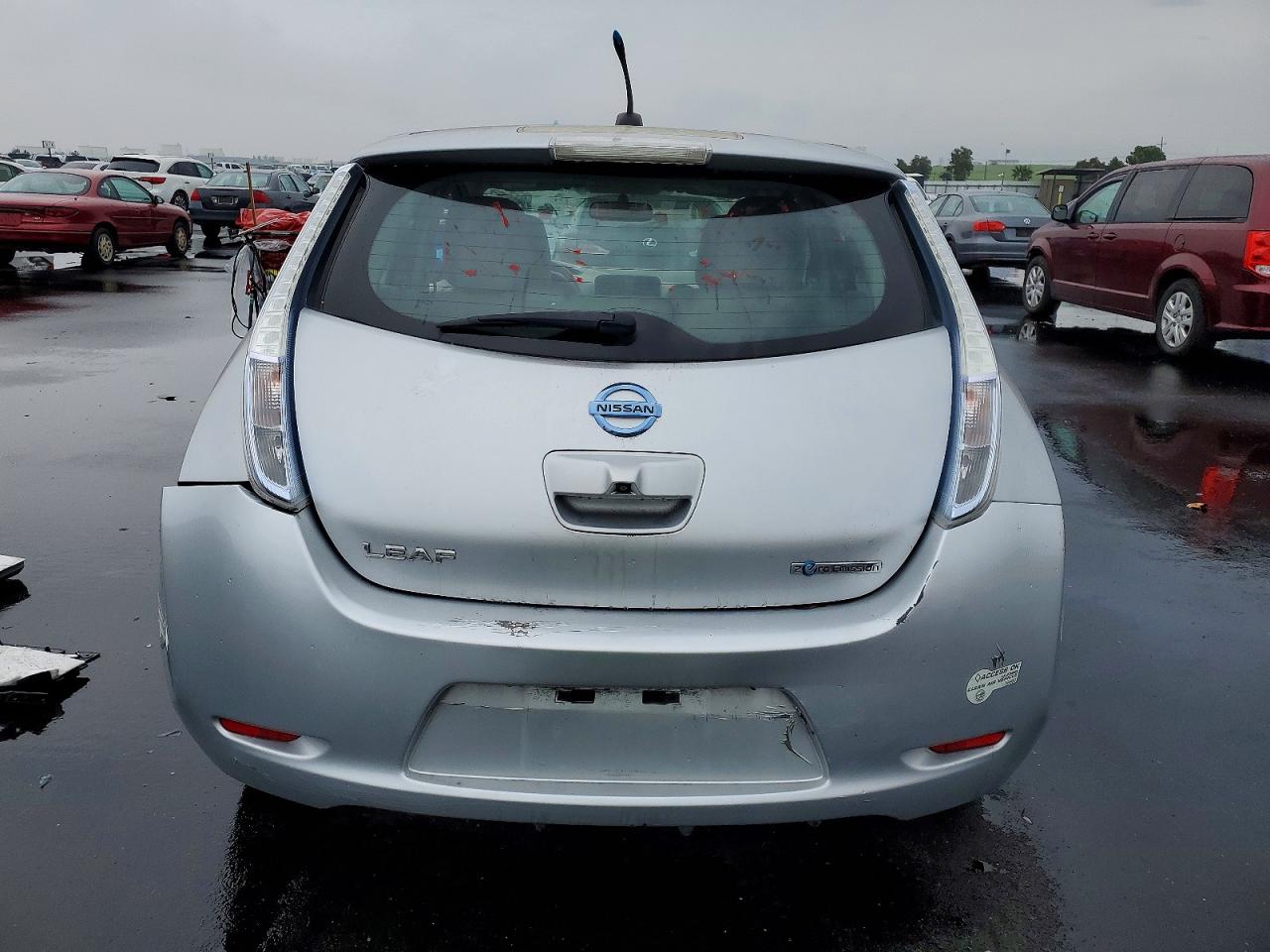 2012 NISSAN LEAF SV photo 11
